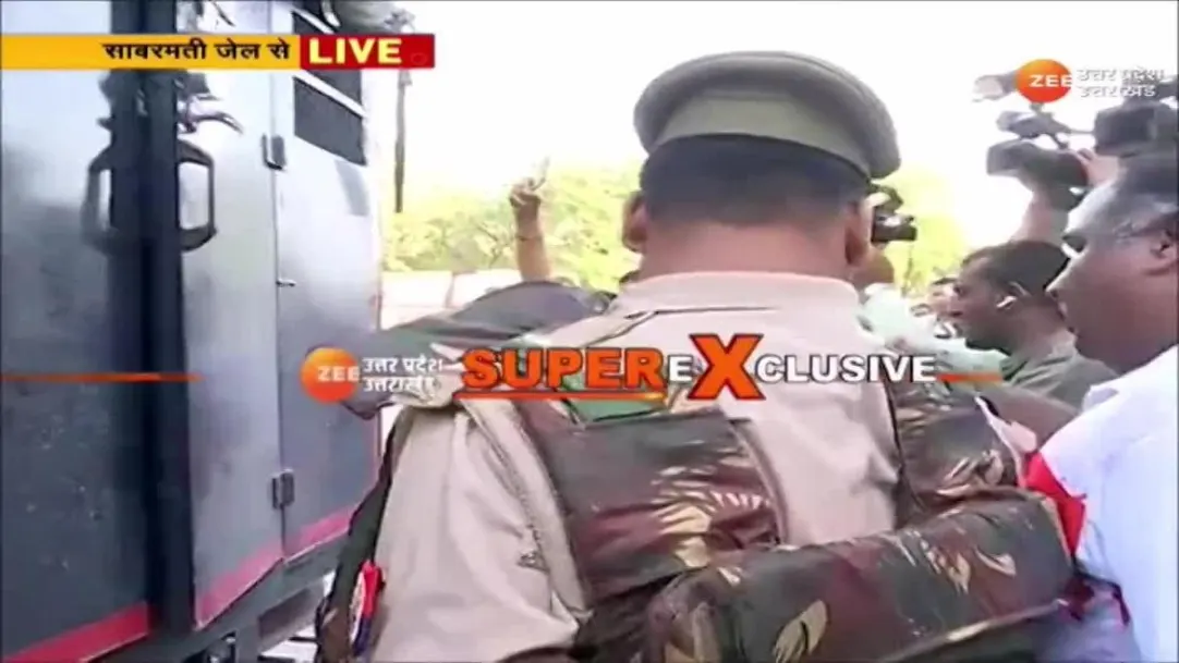 mafia atique ahmed out of sabarmati jail see video prayagraj police tight security snup 