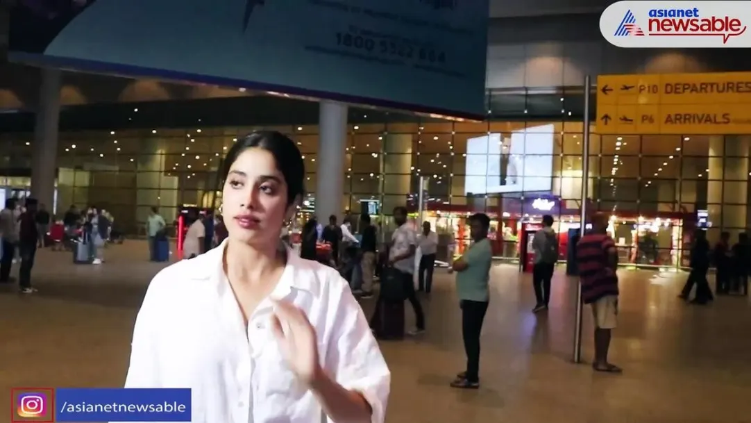 Janhvi Kapoor spotted at Mumbai airport 