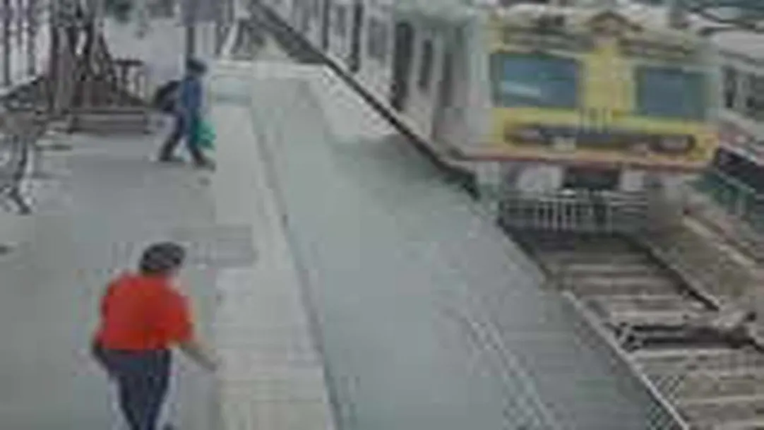 Viral Video: ट्रेन के आगे छलांग लगाकर मोटरमैन ने की खुदकुशी, कैमरे में कैद हुआ शॉकिंग नजारा 