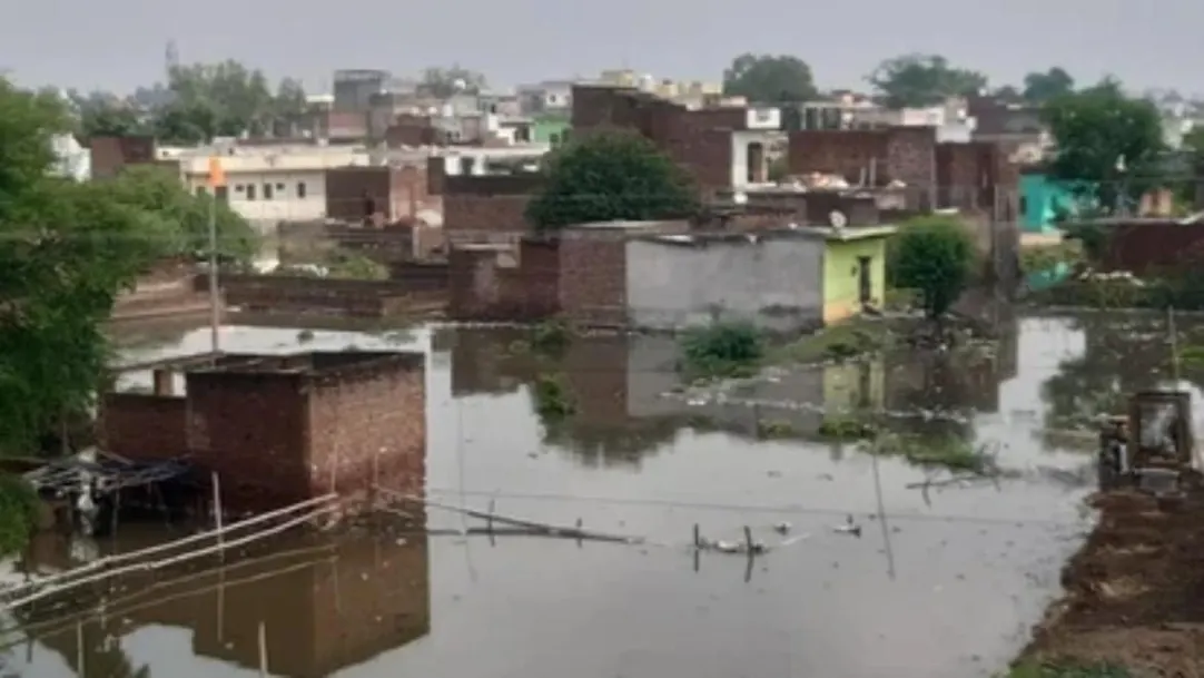 Flood in Yamuna, 21 villages submerged 