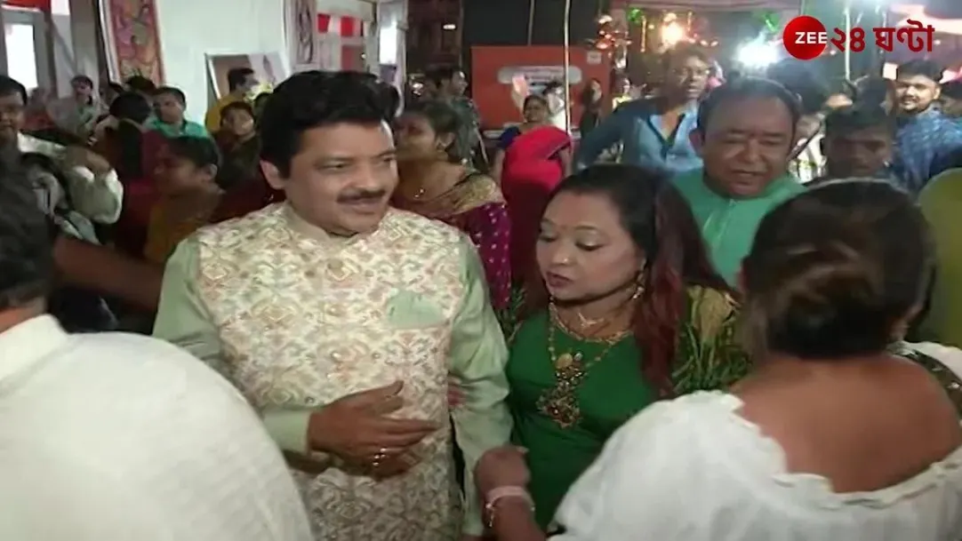 Udit Narayan attended kumar Sanu's house Durga Puja 