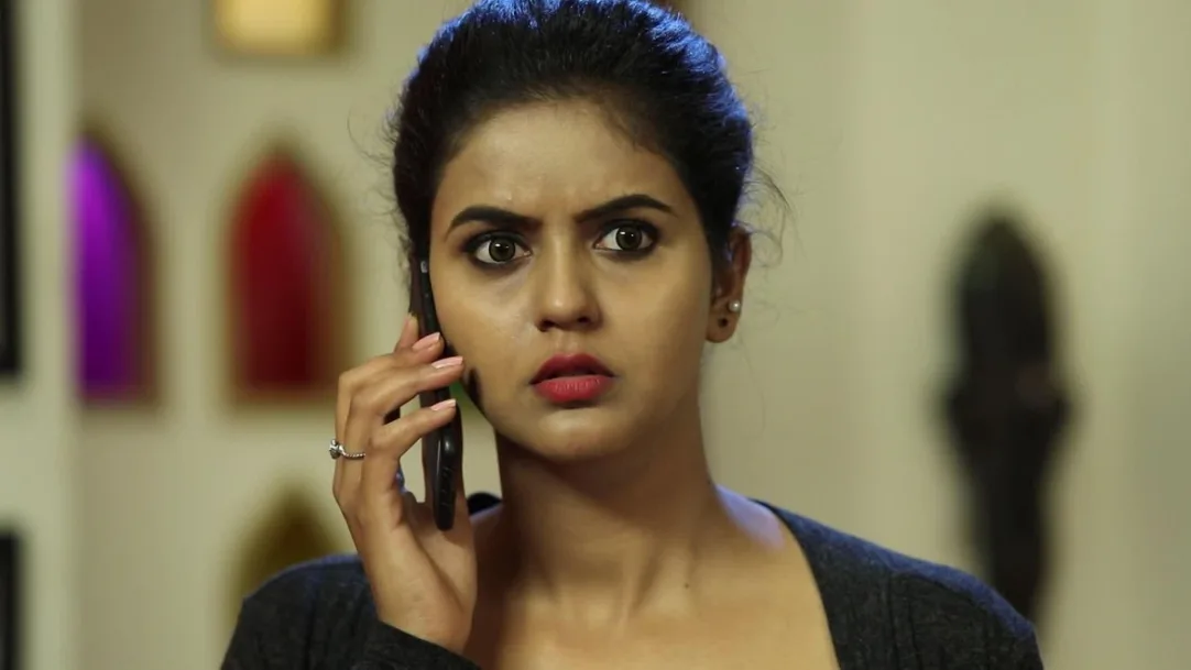 Swetha is shocked to see the mysterious activities in the jail - Yaaradi Nee Mohini Highlights 