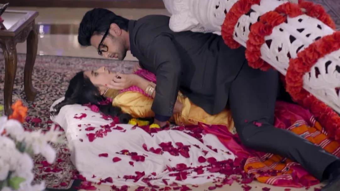 Akshat saves Guddan - Guddan Tumse Na Ho Payega Highlights 
