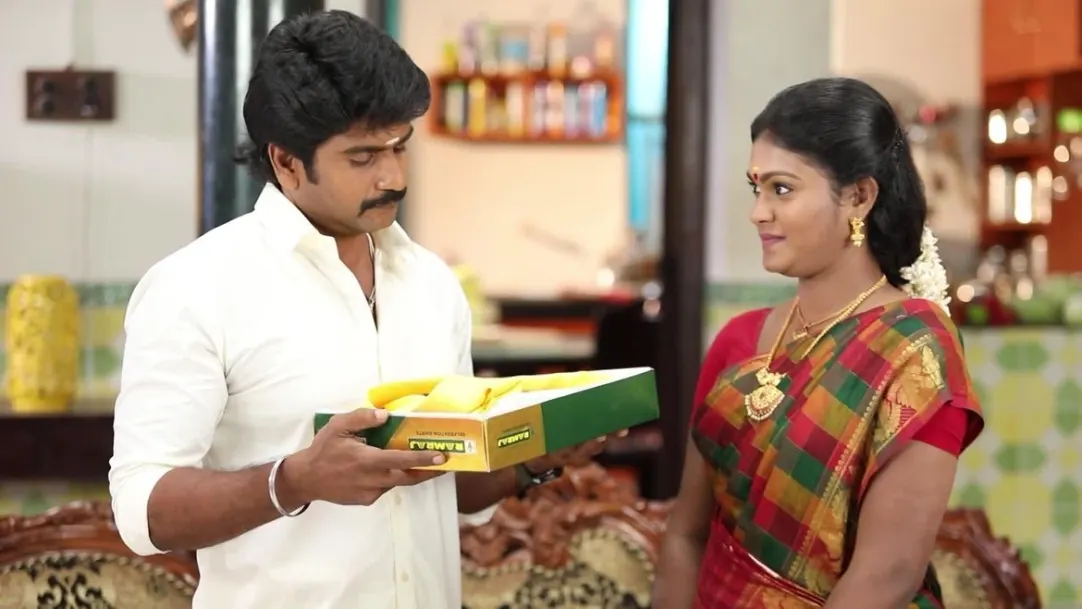 Vennila gifts a dress to Mutharasan - Women's Day Special 2019 
