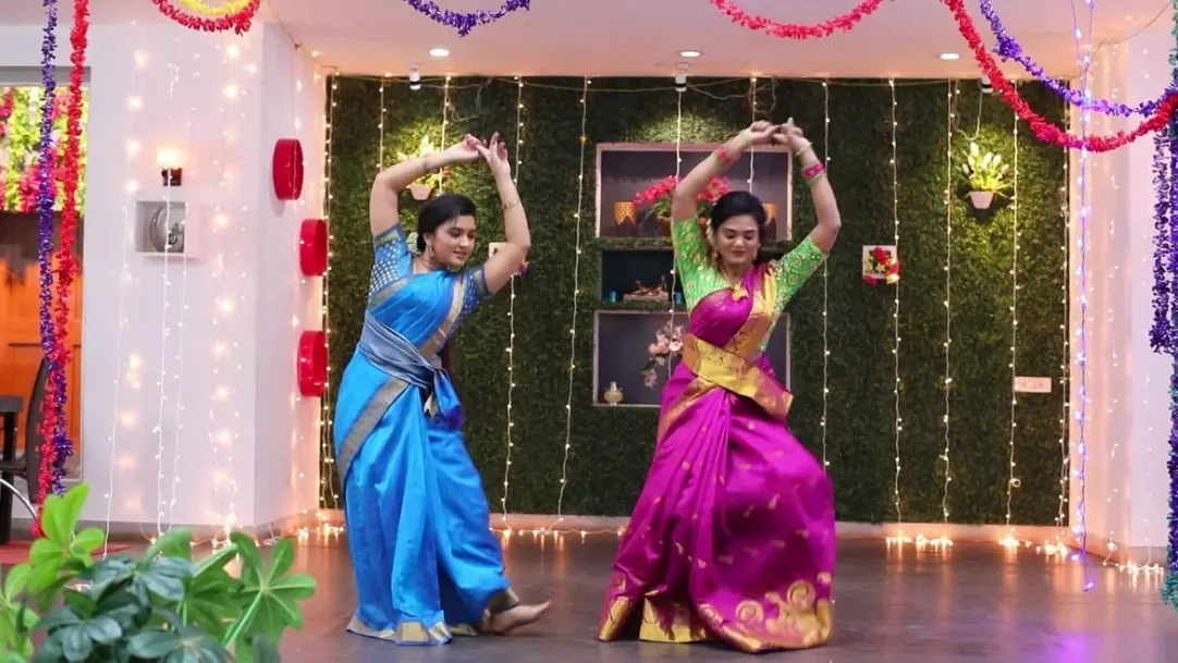 Mithra and Parvathy dances together at a function - Women's Day Special 2019 