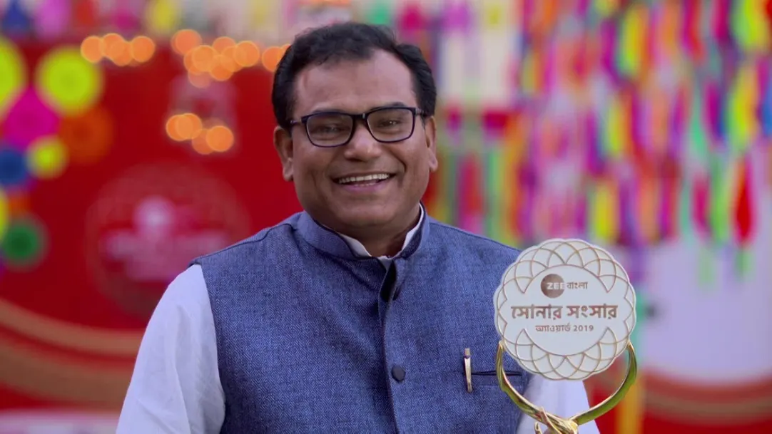 Krishcharan wins Best Father Award - Zee Bangla Sonar Sansar Award 2019 