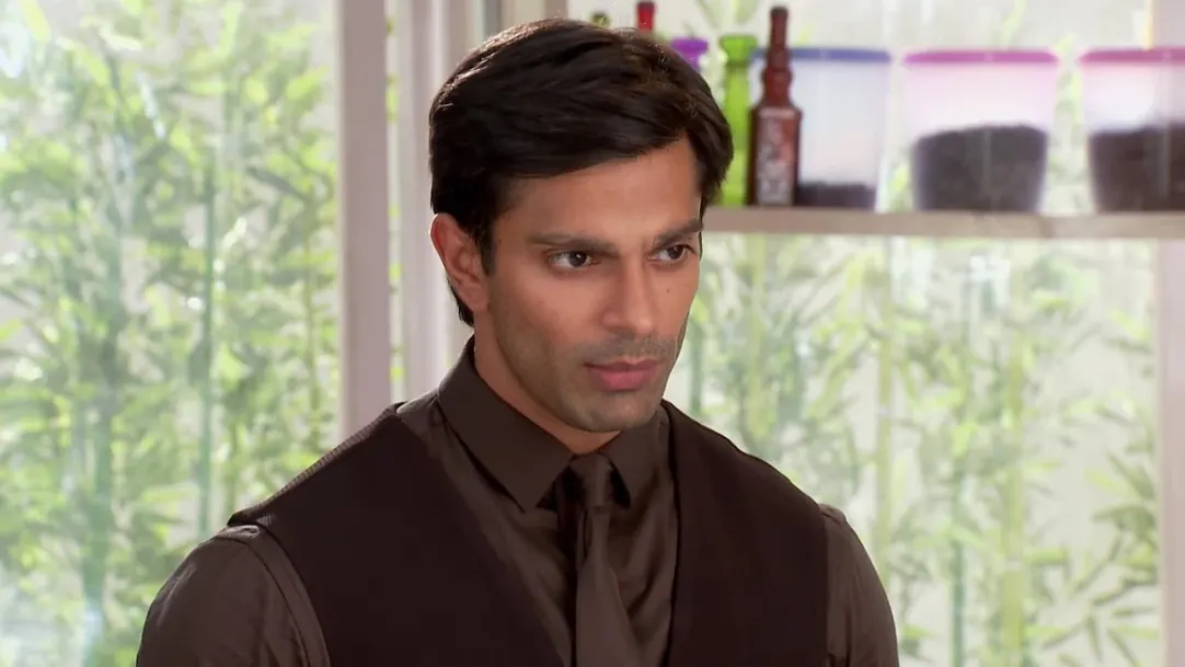 Asad and Zoya fight for a chair - Qubool Hai Highlights 