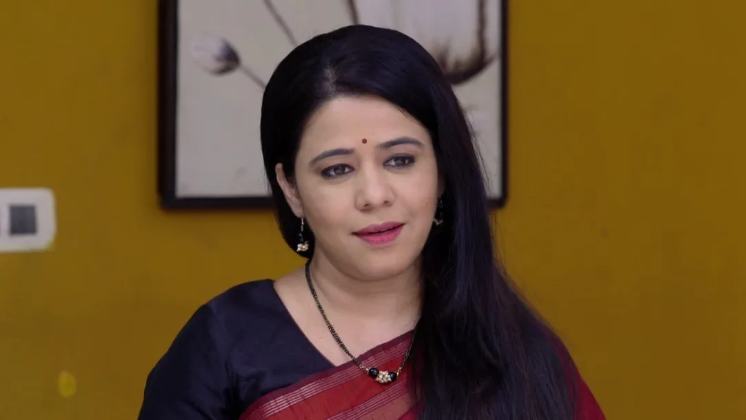 Radhika has a new plan to expose Guru – Mazhya Navryachi Bayko Highlights 