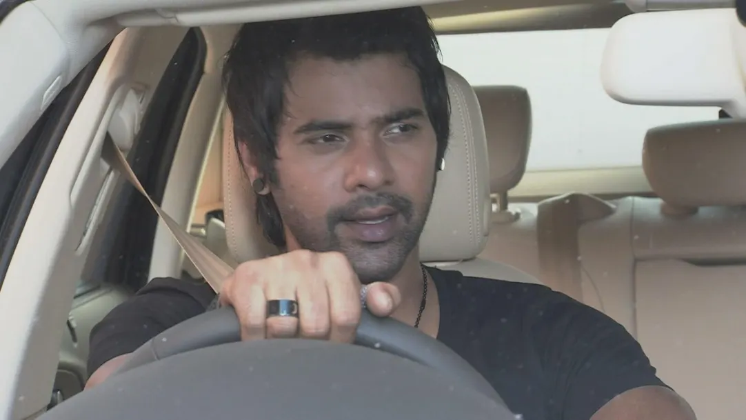 Pragya meets Abhi for the first time - Kumkum Bhagya Highlights 