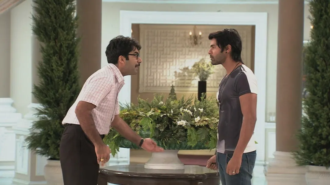 Abhi throws Suresh out of his house - Kumkum Bhagya Highlights 