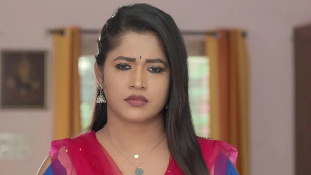 The marriage purohit gets scared of Surya – Suryakantham Highlights 