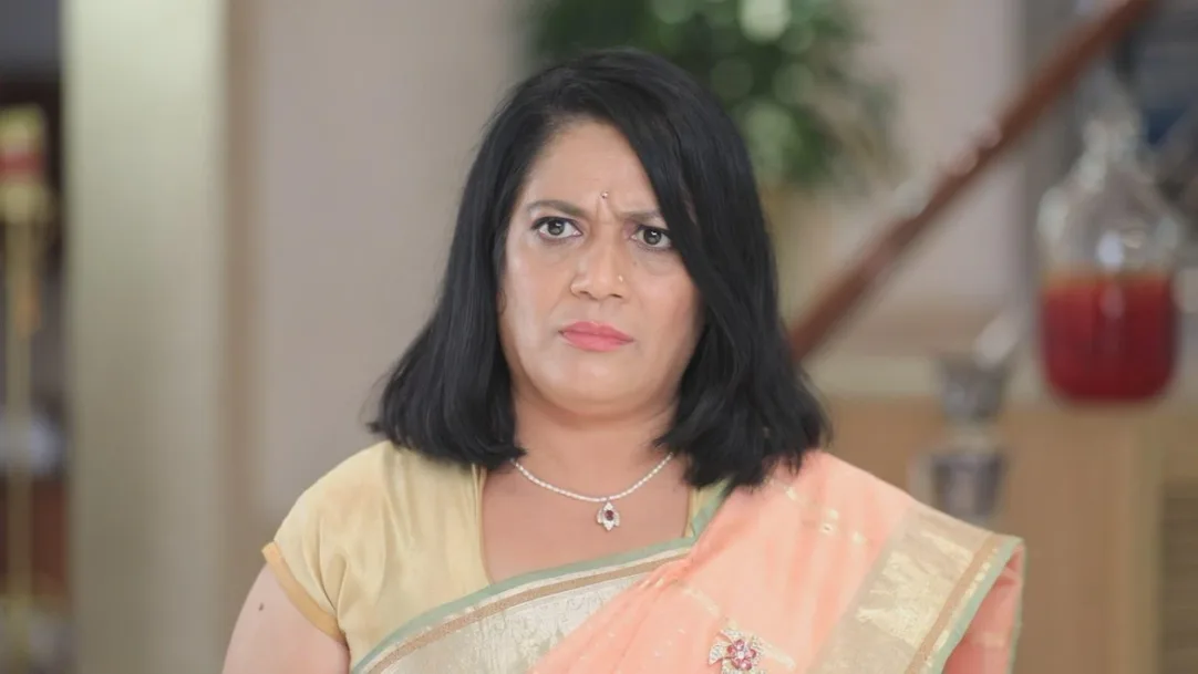 Radha refuses to accept money - Radha Kalyana Highlights 
