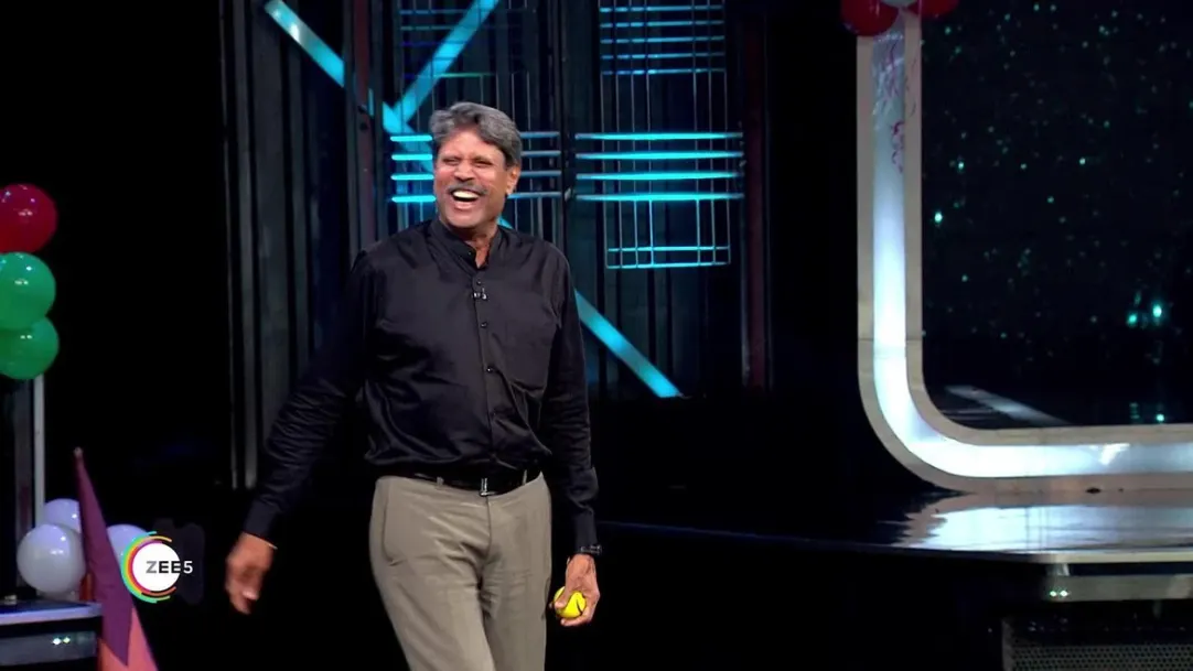 Kapil Dev and Kareena Kapoor play cricket - Dance India Dance Promo