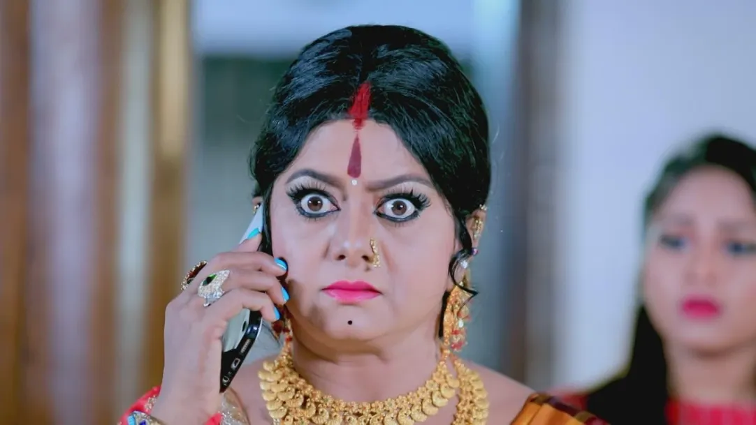 The grandmom gets angry on Radha and Anand - Radha Kalyana Highlights 