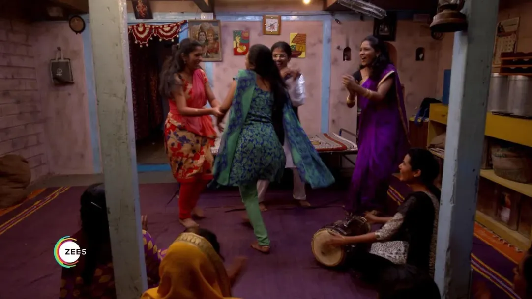 Samar wears a Saree – Mrs Mukhyamantri Promo