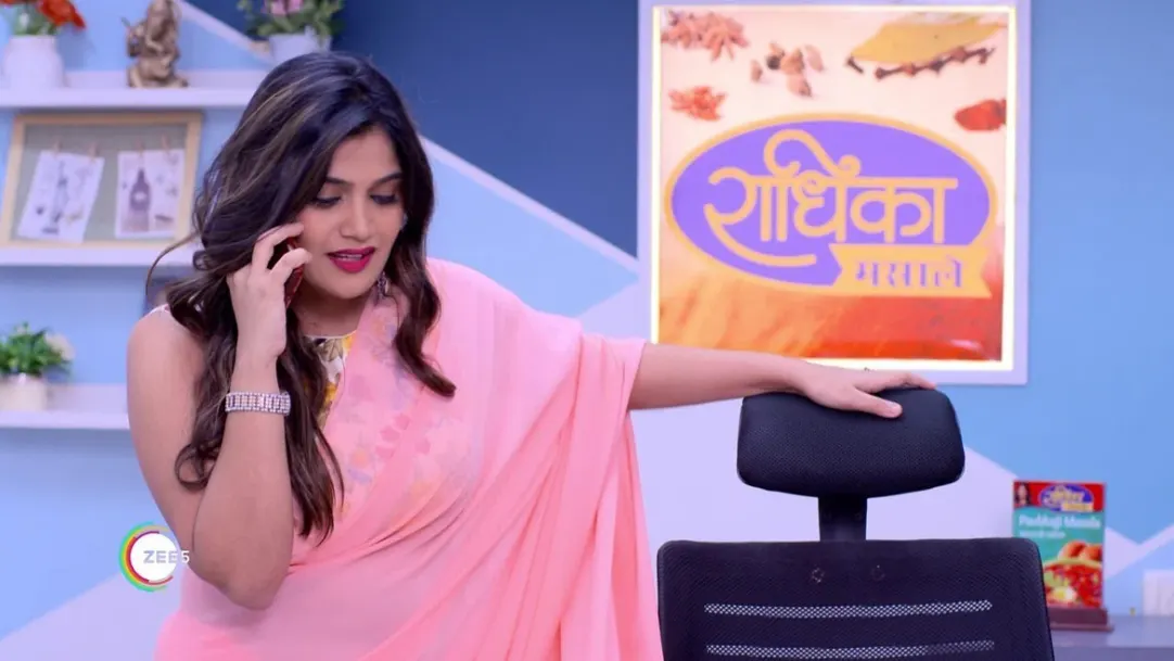 Radhika teaches a lesson to Shanaya – Mazhya Navryachi Bayko Promo