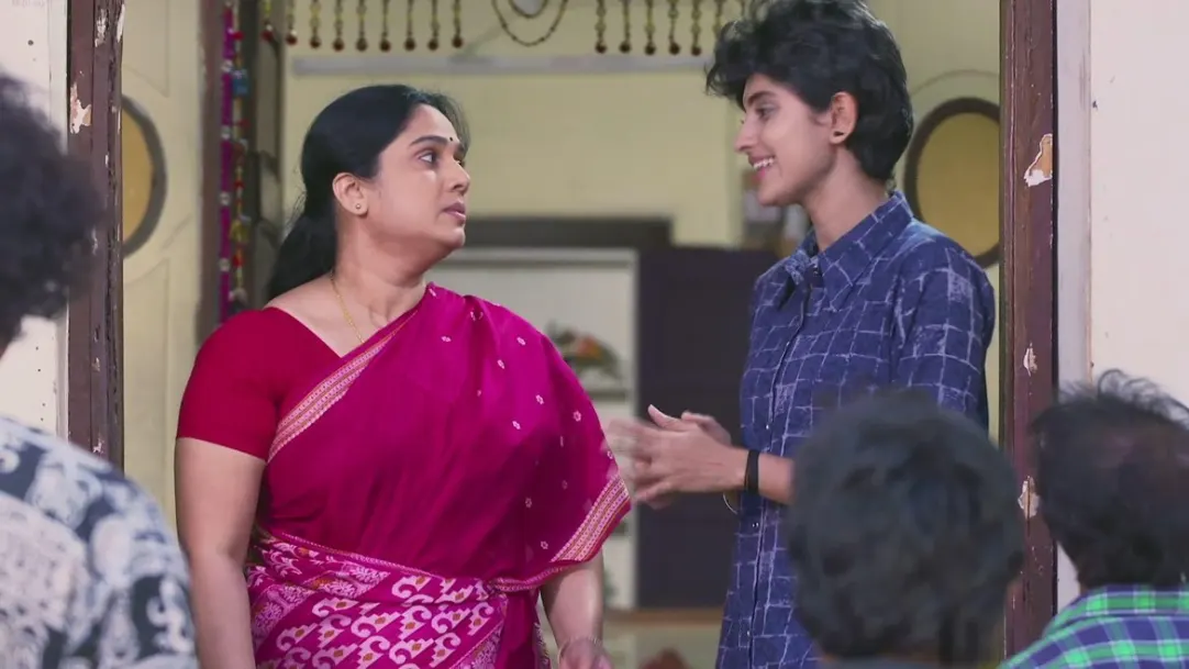 Daughter's Day Tamil Special - Whem mom lovingly scolds Sathya! 