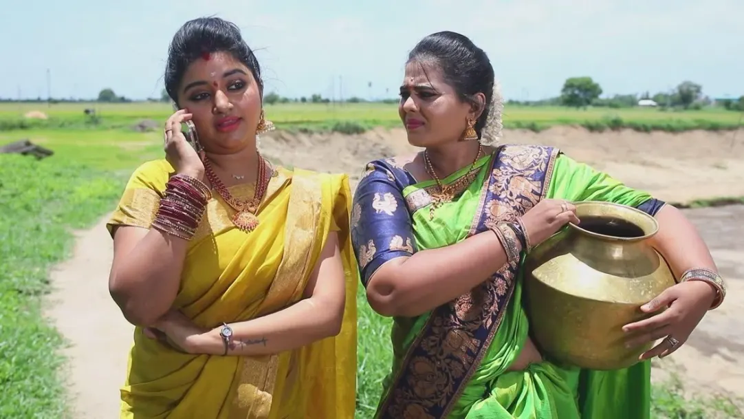 Daughter's Day Tamil Special - Meenakshi gets affectionate on Pavithra 