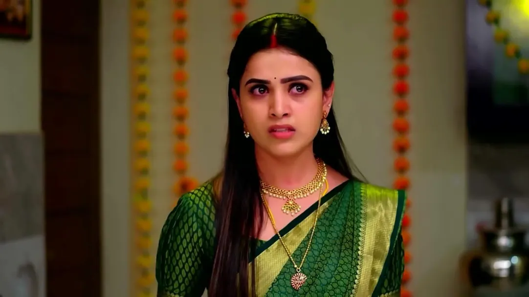 Radhika Tries to Reason with Amar 28th April 2022 Webisode