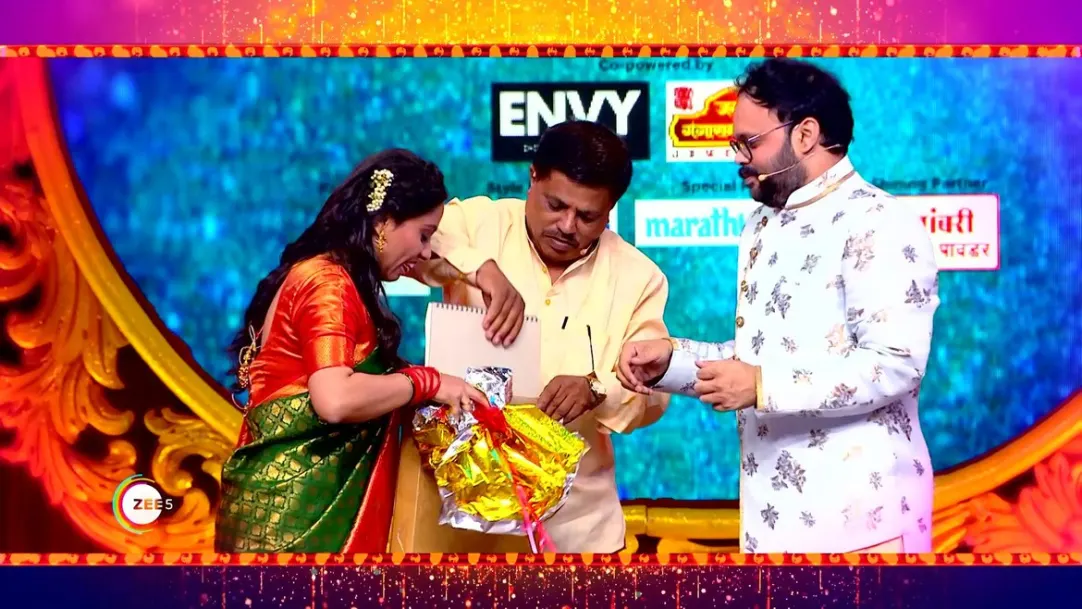 The Bride's Parents Give Her a Gift | Band Baaja Varaat | Promo