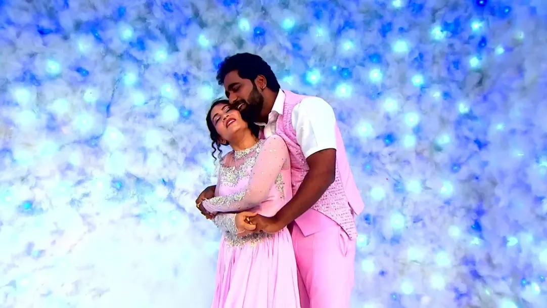 Alpana and Vaibhav’s Romantic Dance 