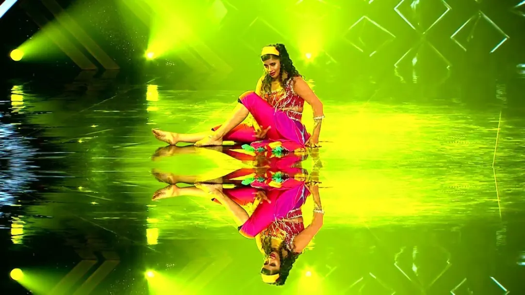 Sadhna and Sadika Dance on Madhuri Dixit’s Song 