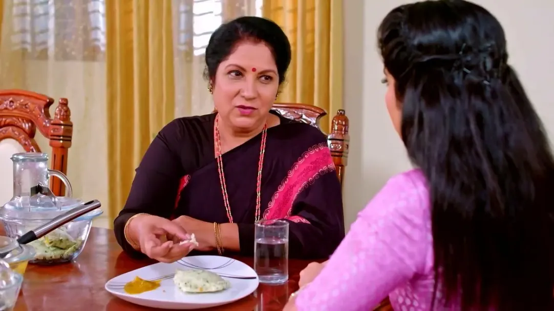 Sharada Devi Urges Anu To Eat | Jothe Jotheyali 
