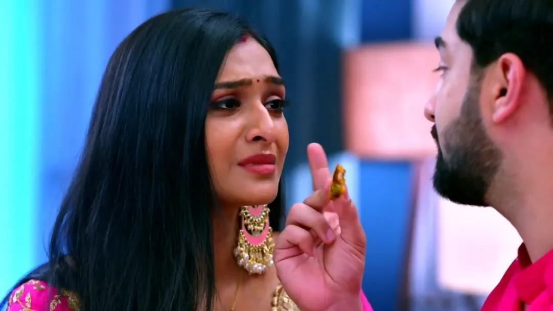 Rishi Helps Lakshmi Break Her Fast | Bhagya Lakshmi 