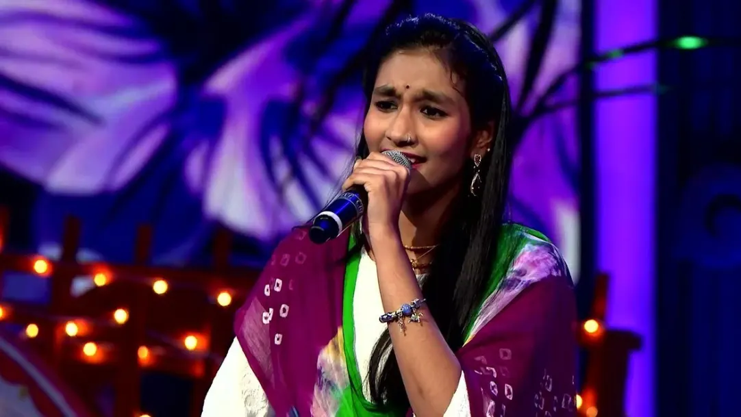 Siri Sinchana Sings Araluva Hoovugale 