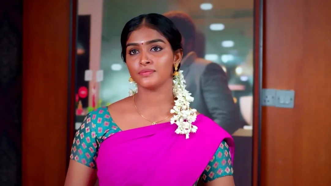 Deepa's Love for Karthikeyan | Karthigai Deepam 