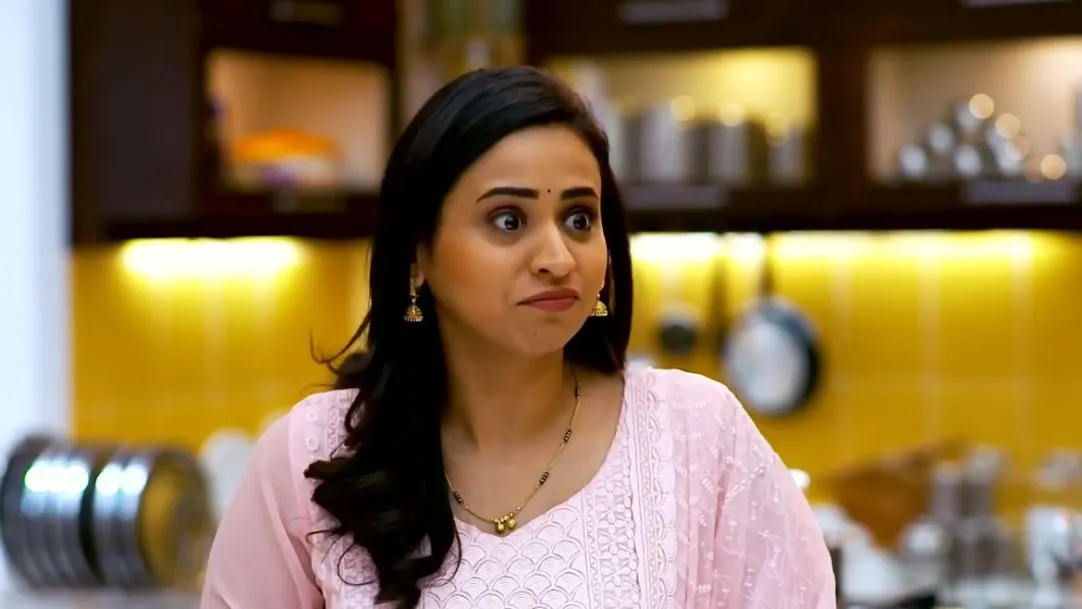 Ankita Refuses to Apologise to Sarita | Aga Aga Sunbai Kay Mhanta Sasubai 