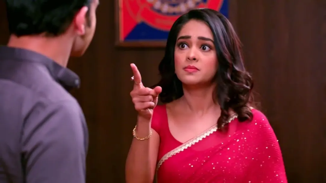 Prachi and Ranbeer Argue at the Police Station | Kumkum Bhagya 