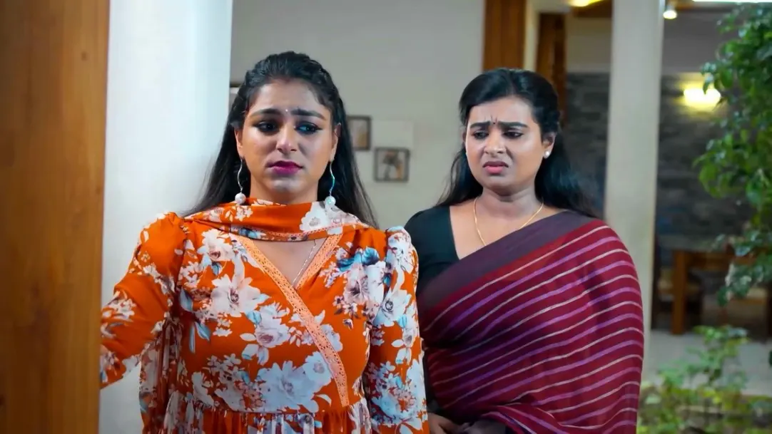 Gargi and Radhika Learn about Prathapan’s Intention | Parvathy 