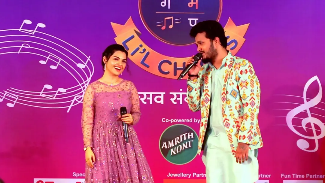 Aarya and Rohit Sing the Song 'Hrudayat Vaje Something' 