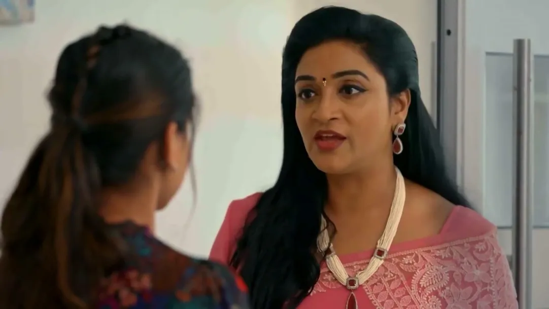 Navya Scorns Sumi | Anuraga Ganam Pole 