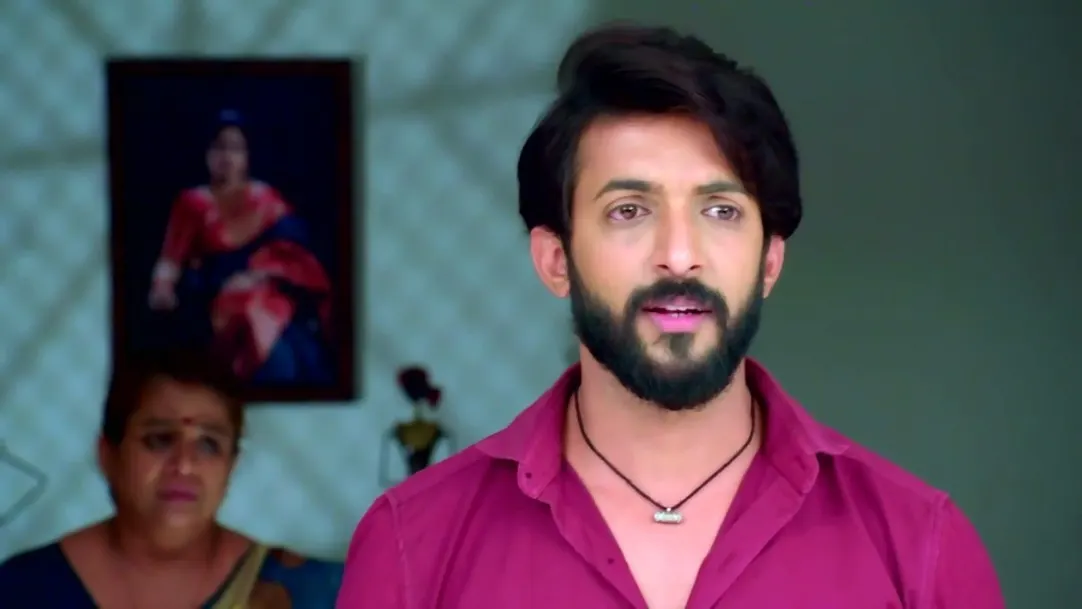 Aditya Decides to Search for the Baby | Paaru 