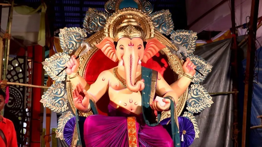 Vidisha Visits Mumbai Central's Ganesh Pandal Episode 2