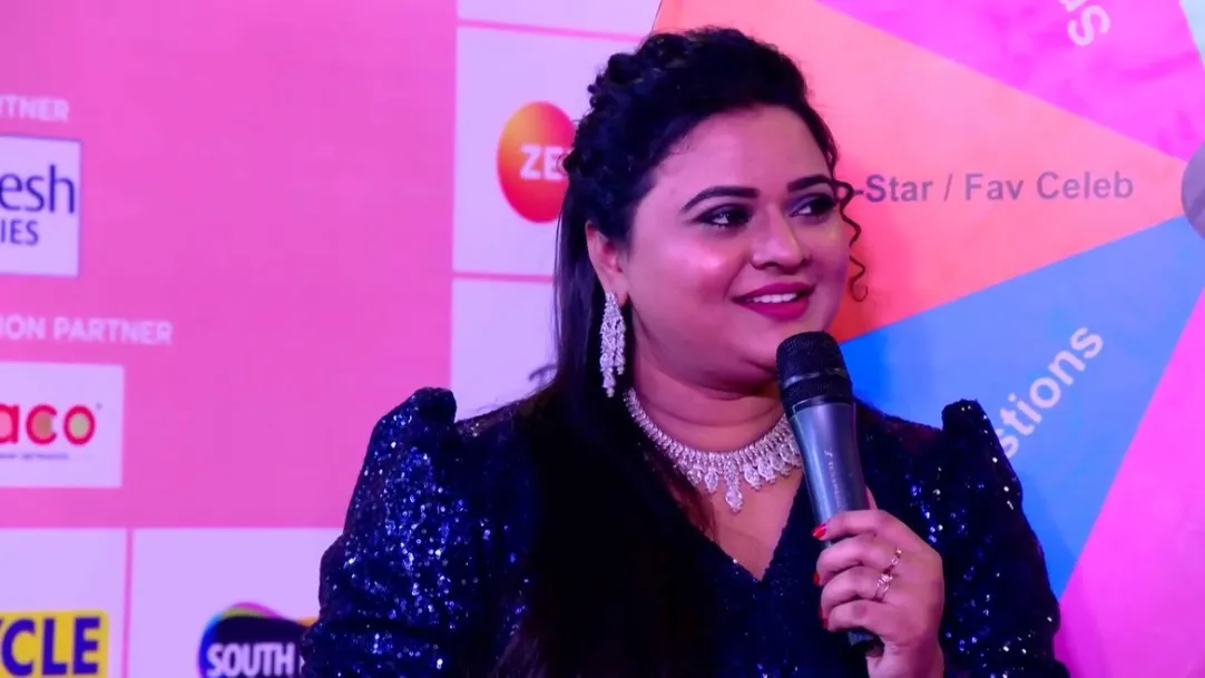 Raghu Babu Proposes to Host Rohini | Zee Telugu Kutumbam Awards 2023 