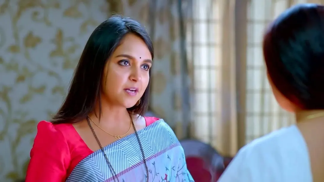 Amulya Seeks Vaidehi's Blessing | Gattimela 