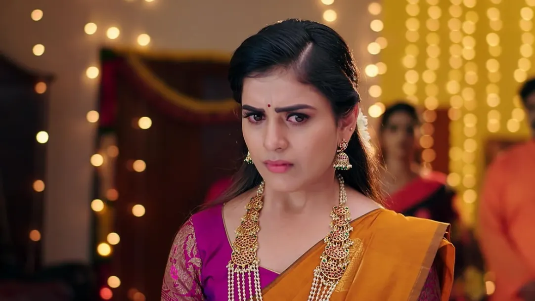 Shakuntala Condemns Radhika's Actions 1st December 2021 Webisode