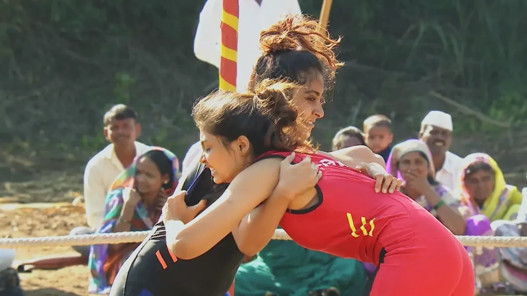 The Contestants Participate in a Wrestling Competition 