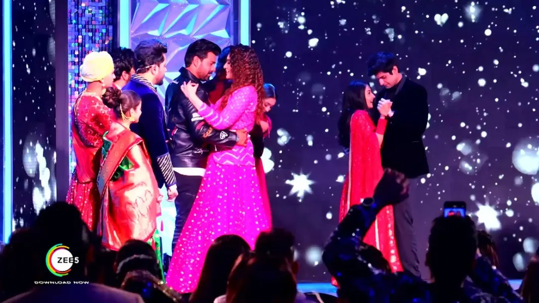 Shabbir Ahluwalia Rocks the Stage | Zee Rishtey Awards 