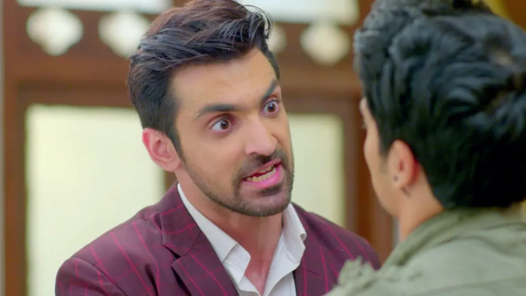 Sunny and Vivaan Fight over Meera - Kaleerein Highlights 