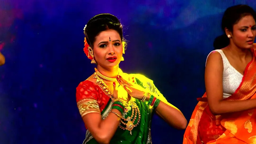 Abhijeet and Rutuja's Dance Performance | Zee Natya Gaurav Puraskar 2017 