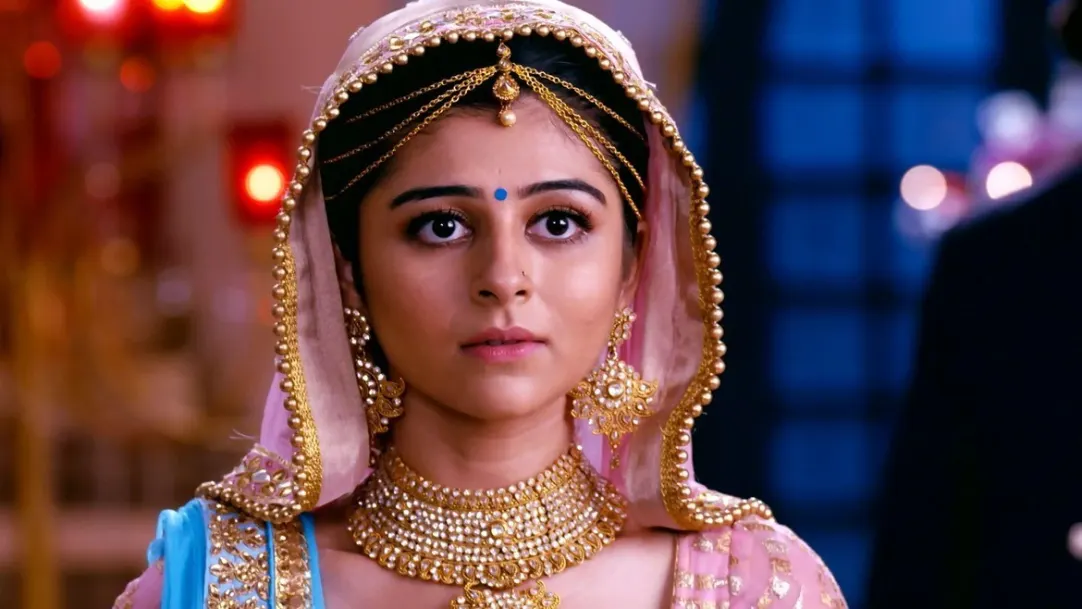 Adhiraj Applies Vermilion to Devi 7th June 2021 Webisode
