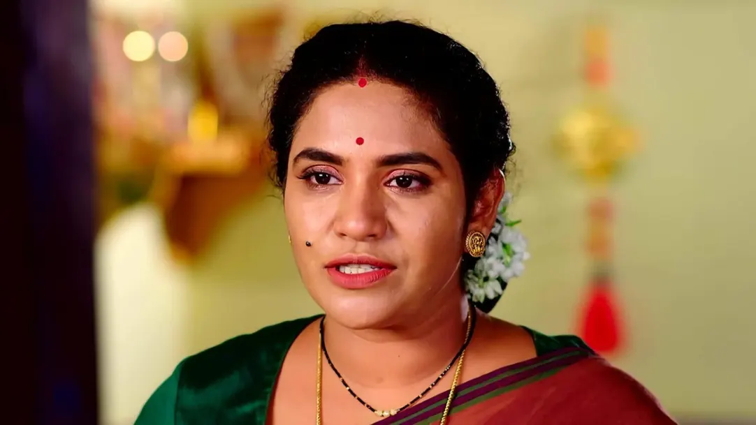 Varalakshmi Sells Her House for Hema | Swarna Palace 