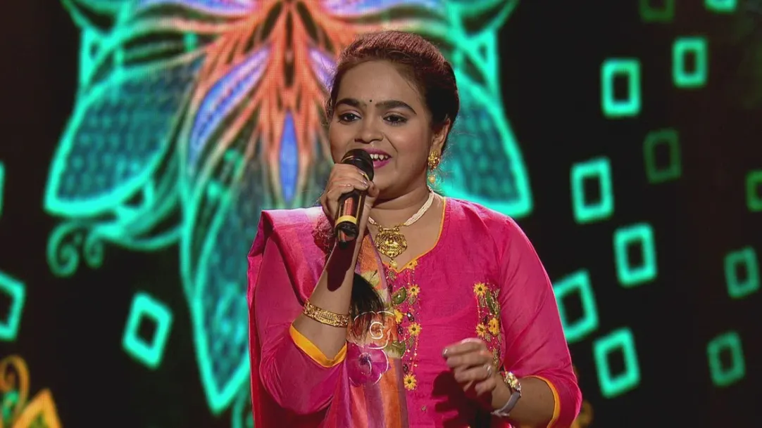 Simran Bhadule sings 'Jalimandi Pikali Karvand' 