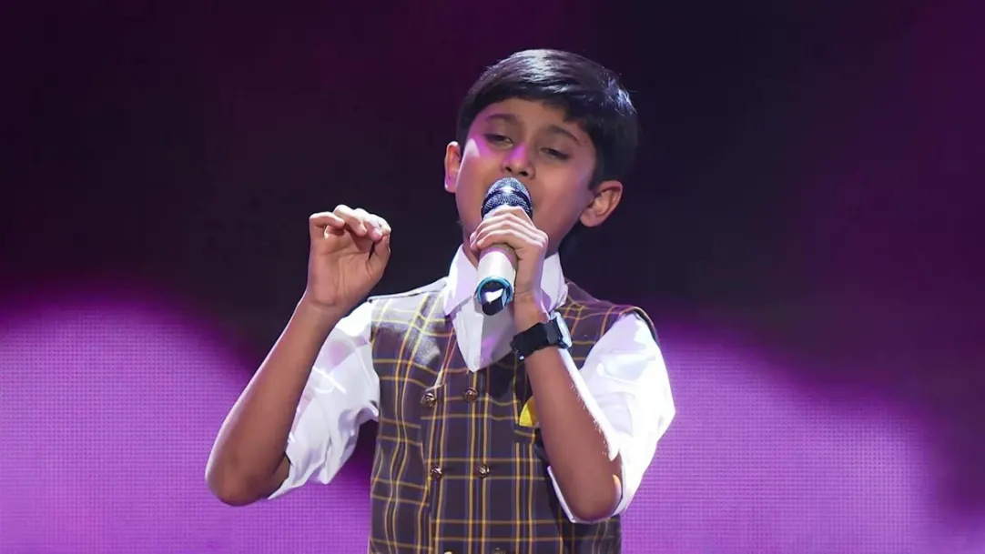 Shreyan croons to one of Kumar Sanu’s hit songs
