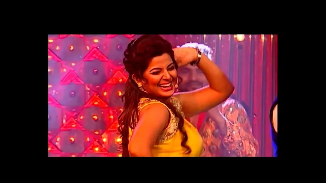 Everyone dances on Pawan's superhit song 'lipstick' - Basant Utsav Mashup 