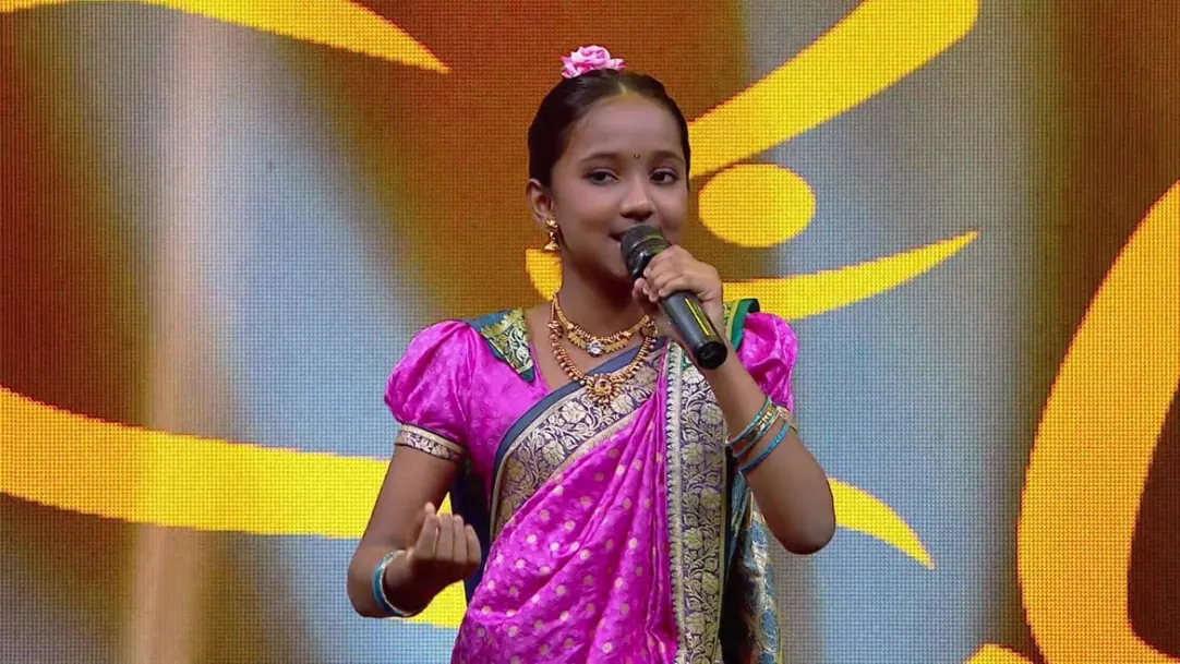Anjali Gaikwad sings 'Omkar Swarupa' 